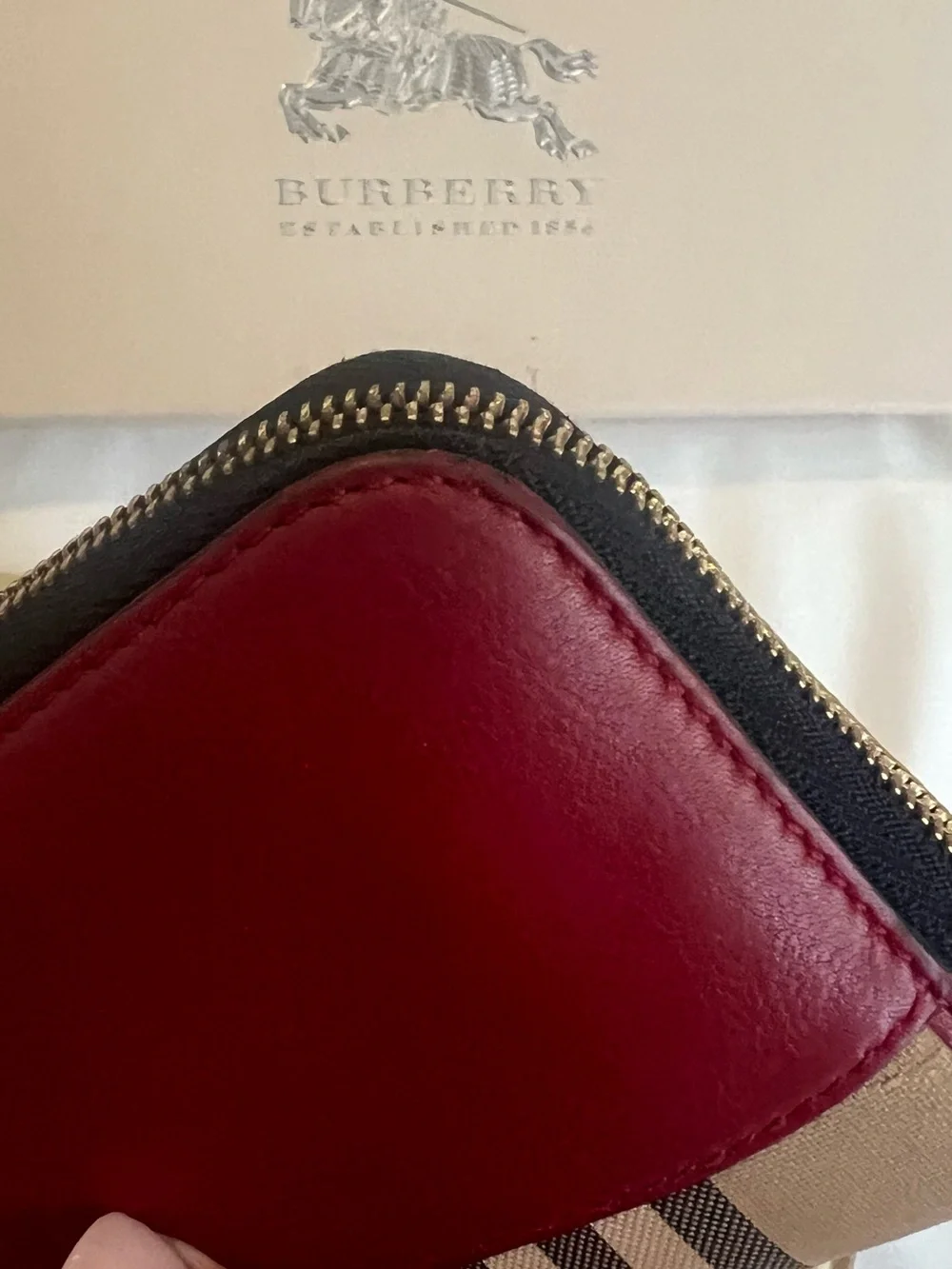 Burberry Red Leather & Beige Check Zip Wallet - Picture 4 of 15